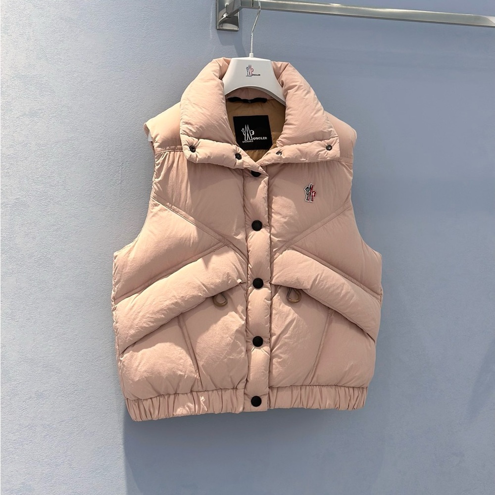 MONCLER GRENOBLE
MAROLIES DOWN FILLED VEST